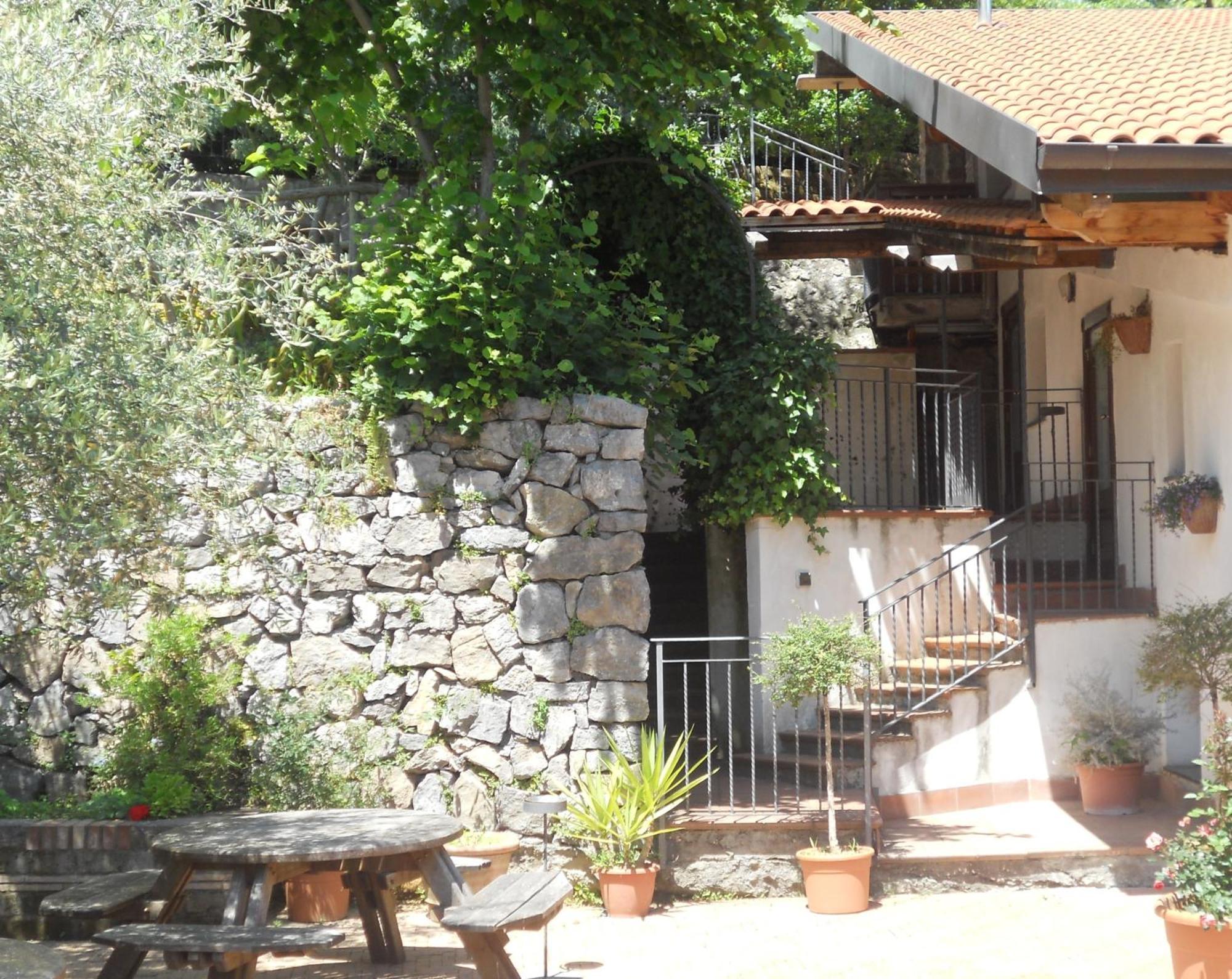 Agriturismo La Casa Del Ghiro Pimonte Exterior photo